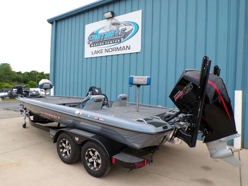 Slide: The Image of 2025 Phoenix 921 ELITE boat at Foothills Marine Center, Lake Norman. - 21