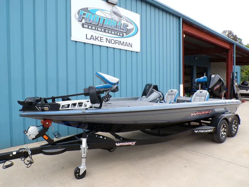 Slide: The Image of 2025 Phoenix 921 ELITE boat at Foothills Marine Center, Lake Norman. - 23