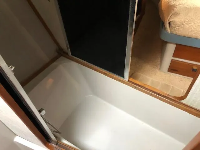 Slide: The Image of Bayliner 3818 Motoryacht 1988 - 50