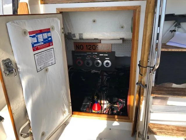 Slide: The Image of Bayliner 3818 Motoryacht 1988 - 54