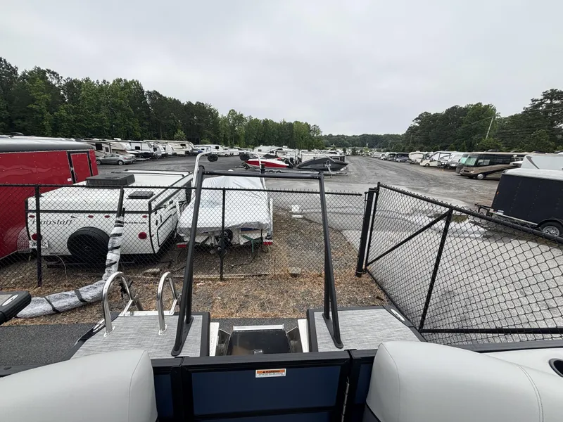 Slide: The Image of Viaggio Lago V22U w/Mercury 150HP - 4-Stroke Engine 2025 - 20