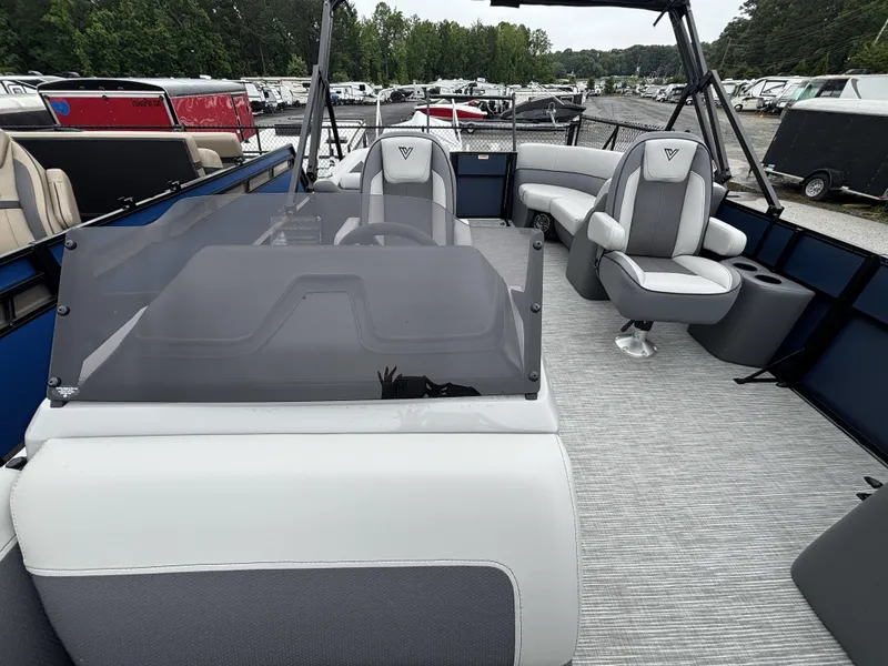 Slide: The Image of Viaggio Lago V22U w/Mercury 150HP - 4-Stroke Engine 2025 - 41
