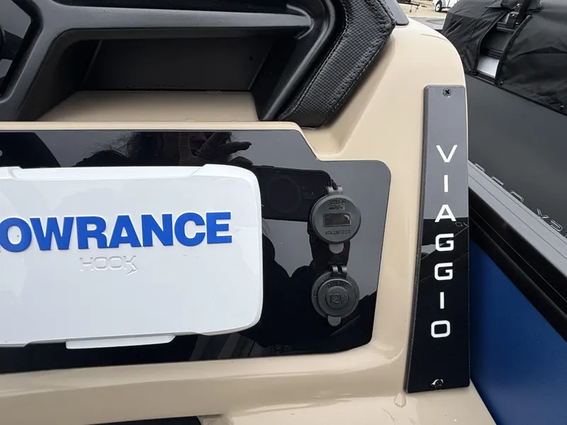 Slide: The Image of Viaggio Lago X22S w/Honda 200HP - 4-Stroke Engine 2025 - 11