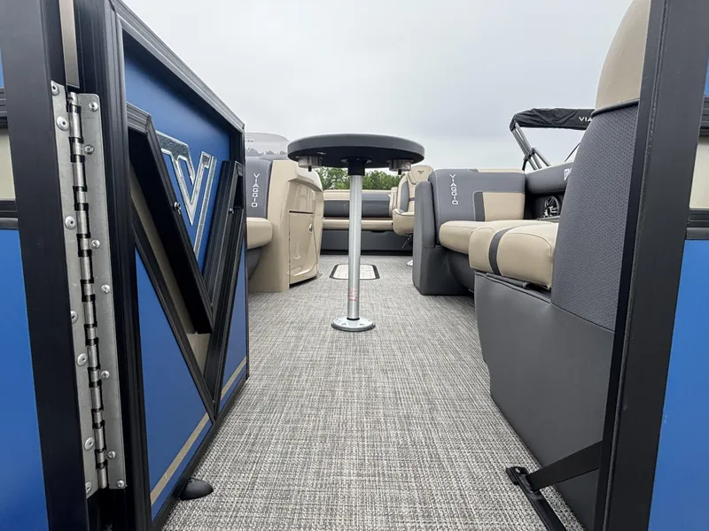 Slide: The Image of Viaggio Lago X22S w/Honda 200HP - 4-Stroke Engine 2025 - 19