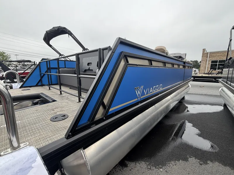 Slide: The Image of Viaggio Lago X22S w/Honda 200HP - 4-Stroke Engine 2025 - 24