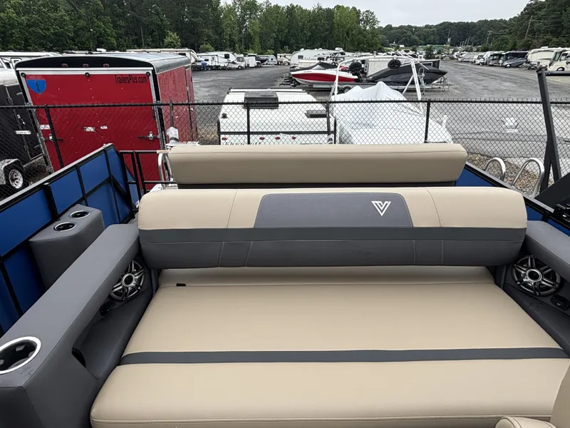 Slide: The Image of Viaggio Lago X22S w/Honda 200HP - 4-Stroke Engine 2025 - 31