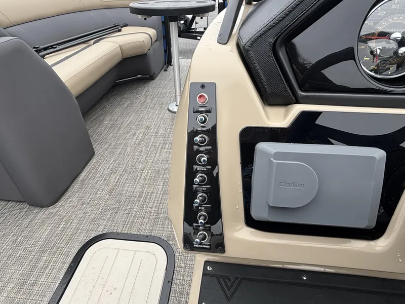 Slide: The Image of Viaggio Lago X22S w/Honda 200HP - 4-Stroke Engine 2025 - 33