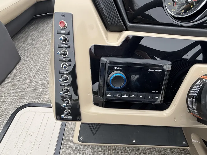 Slide: The Image of Viaggio Lago X22S w/Honda 200HP - 4-Stroke Engine 2025 - 34