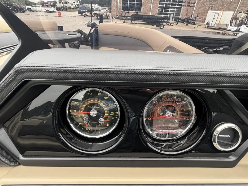 Slide: The Image of Viaggio Lago X22S w/Honda 200HP - 4-Stroke Engine 2025 - 35