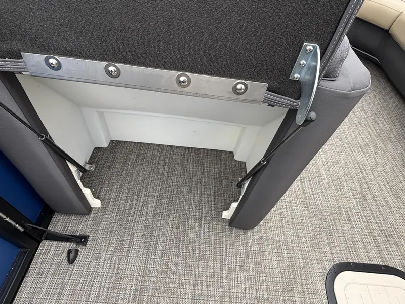 Slide: The Image of Viaggio Lago X22S w/Honda 200HP - 4-Stroke Engine 2025 - 36