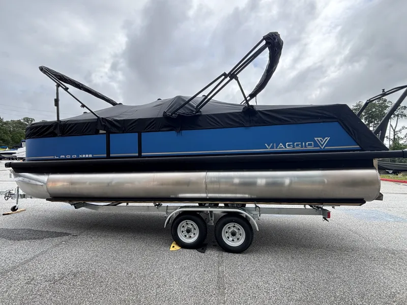 Slide: The Image of Viaggio Lago X22S w/Honda 200HP - 4-Stroke Engine 2025 - 37