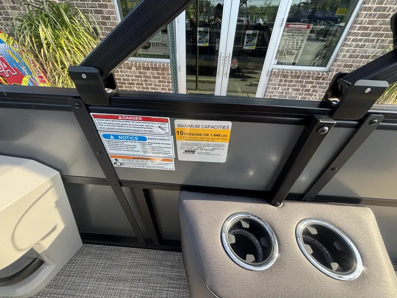 Slide: The Image of Viaggio Lago X20C w/Honda150HP - 4-Stroke Engine 2025 - 10