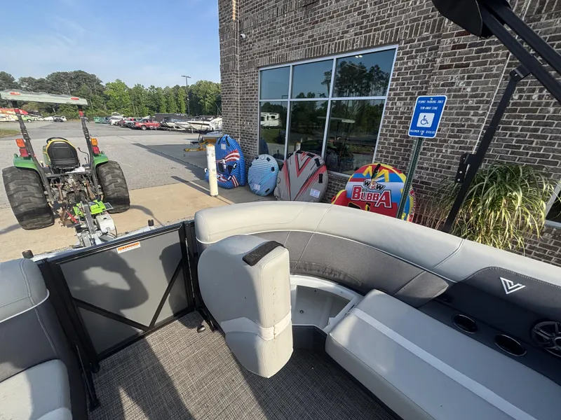 Slide: The Image of Viaggio Lago X20C w/Honda150HP - 4-Stroke Engine 2025 - 14