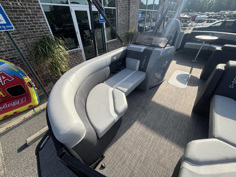 Slide: The Image of Viaggio Lago X20C w/Honda150HP - 4-Stroke Engine 2025 - 17