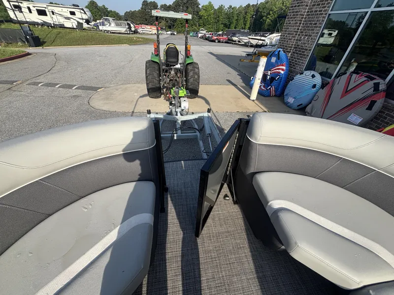 Slide: The Image of Viaggio Lago X20C w/Honda150HP - 4-Stroke Engine 2025 - 20