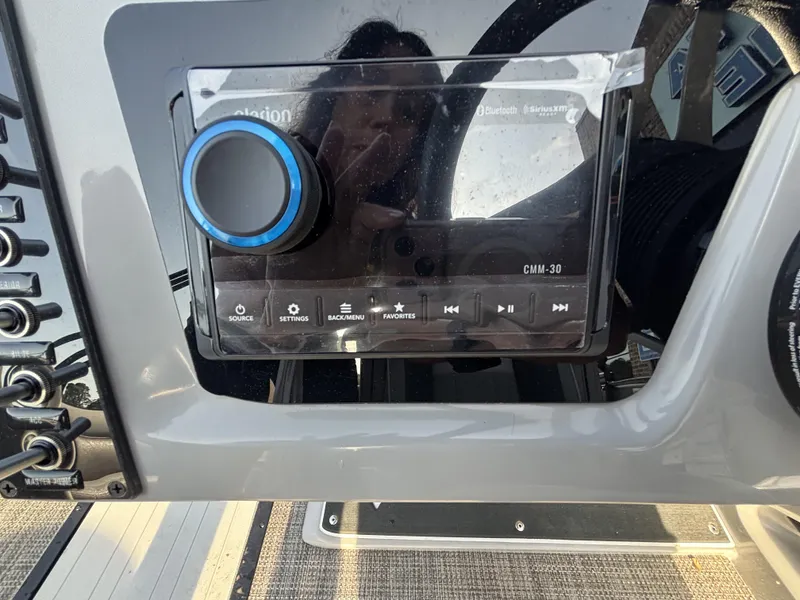 Slide: The Image of Viaggio Lago X20C w/Honda150HP - 4-Stroke Engine 2025 - 32