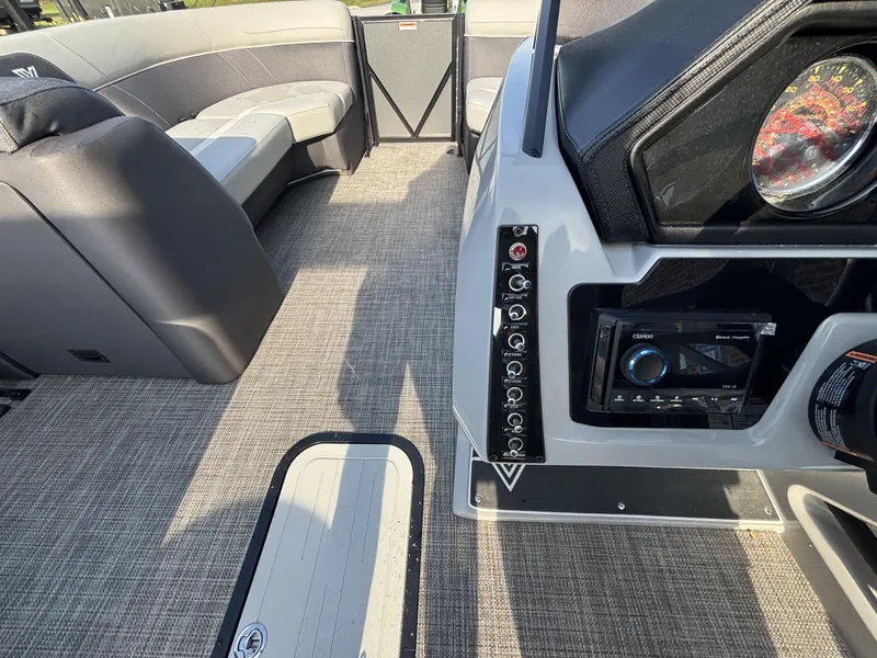 Slide: The Image of Viaggio Lago X20C w/Honda150HP - 4-Stroke Engine 2025 - 33