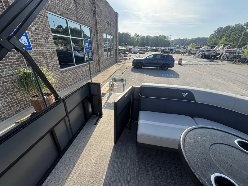 Slide: The Image of Viaggio Lago X20C w/Honda150HP - 4-Stroke Engine 2025 - 40