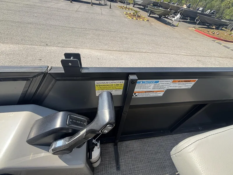 Slide: The Image of Viaggio Lago 20U Sport Toon TT w/Suzuki 115HP - 4-Stroke Engine and MMT Trailer 2022 - 16