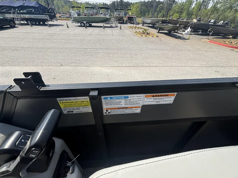 Slide: The Image of Viaggio Lago 20U Sport Toon TT w/Suzuki 115HP - 4-Stroke Engine and MMT Trailer 2022 - 17