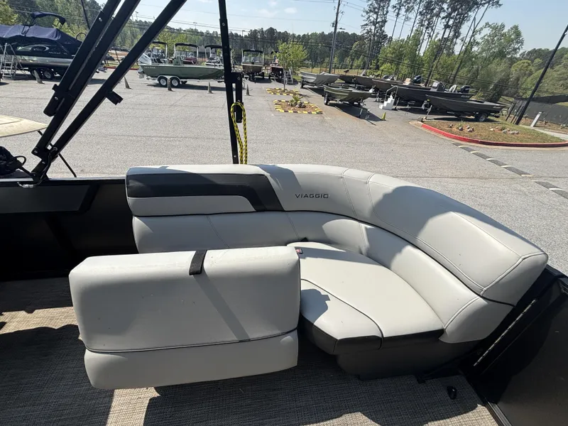 Slide: The Image of Viaggio Lago 20U Sport Toon TT w/Suzuki 115HP - 4-Stroke Engine and MMT Trailer 2022 - 19