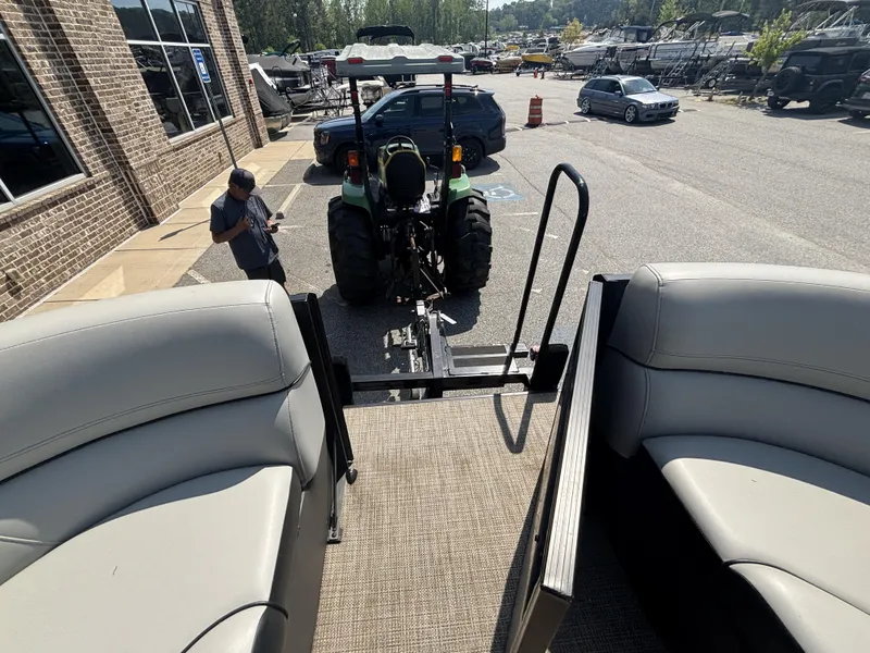 Slide: The Image of Viaggio Lago 20U Sport Toon TT w/Suzuki 115HP - 4-Stroke Engine and MMT Trailer 2022 - 21