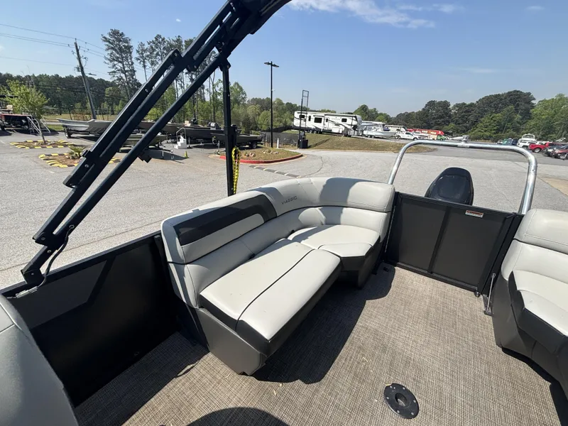 Slide: The Image of Viaggio Lago 20U Sport Toon TT w/Suzuki 115HP - 4-Stroke Engine and MMT Trailer 2022 - 37