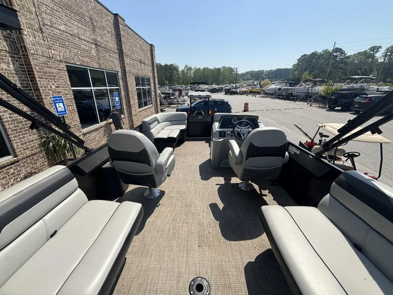 Slide: The Image of Viaggio Lago 20U Sport Toon TT w/Suzuki 115HP - 4-Stroke Engine and MMT Trailer 2022 - 42