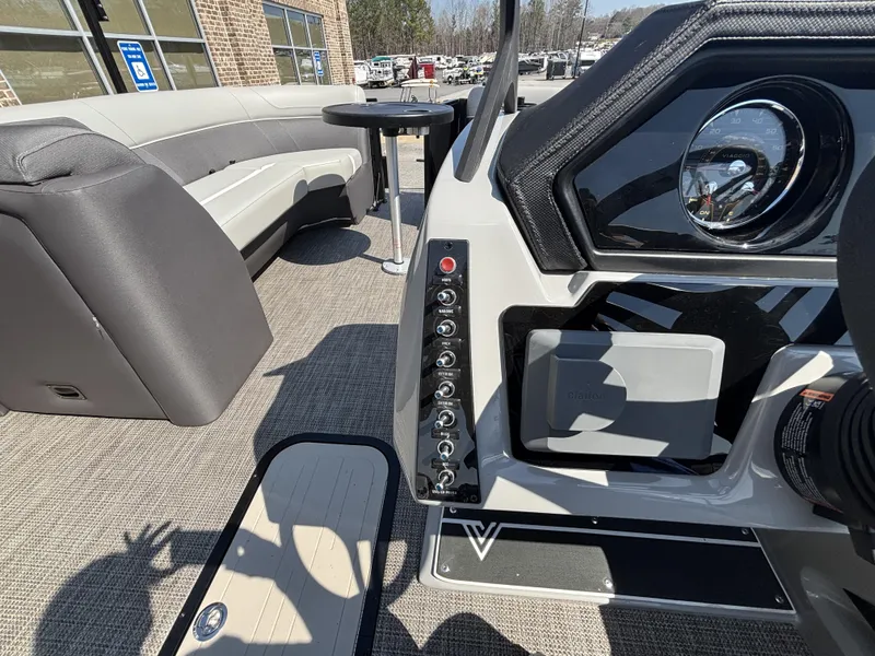 Slide: The Image of Viaggio Lago X22D Tripletoon w/Honda 250HP - 4-Stroke Engine 2025 - 10