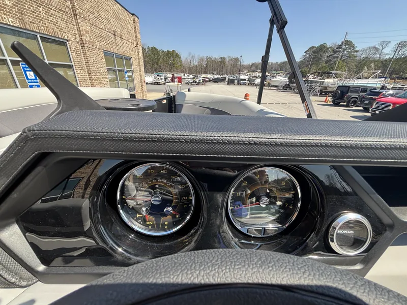 Slide: The Image of Viaggio Lago X22D Tripletoon w/Honda 250HP - 4-Stroke Engine 2025 - 9