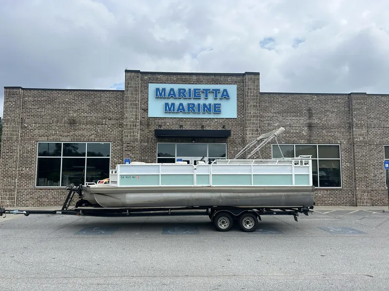 The Image of JC 266 i/o Classic w/ MerCrusier 5.0L - 240HP Engine and TN Trailer 2000 - 1