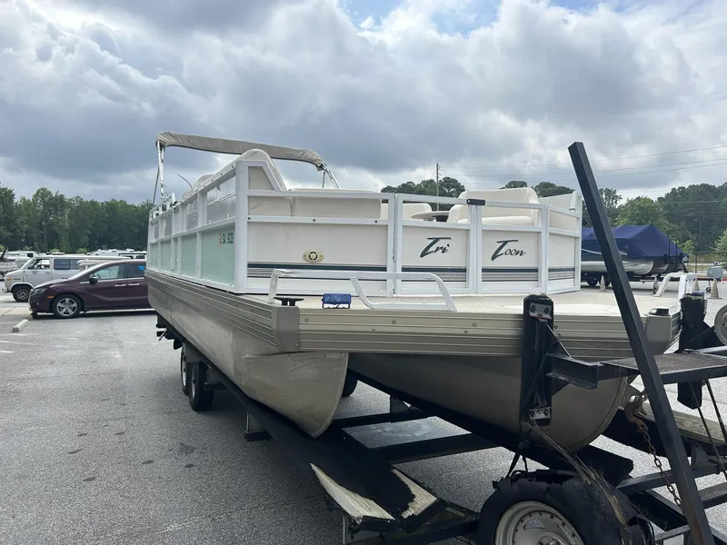 Slide: The Image of JC 266 i/o Classic w/ MerCrusier 5.0L - 240HP Engine and TN Trailer 2000 - 11