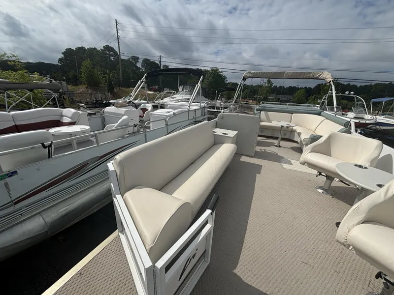 Slide: The Image of JC 266 i/o Classic w/ MerCrusier 5.0L - 240HP Engine and TN Trailer 2000 - 16