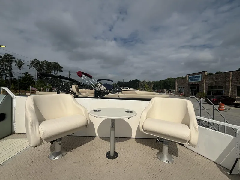 Slide: The Image of JC 266 i/o Classic w/ MerCrusier 5.0L - 240HP Engine and TN Trailer 2000 - 19