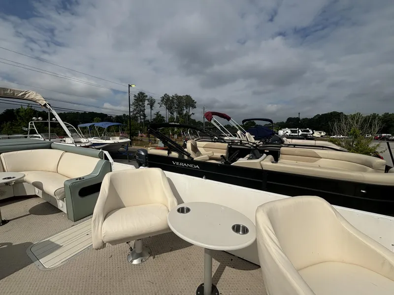 Slide: The Image of JC 266 i/o Classic w/ MerCrusier 5.0L - 240HP Engine and TN Trailer 2000 - 2