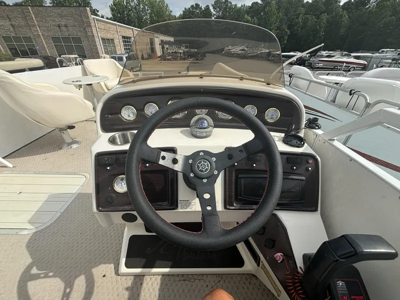 Slide: The Image of JC 266 i/o Classic w/ MerCrusier 5.0L - 240HP Engine and TN Trailer 2000 - 24