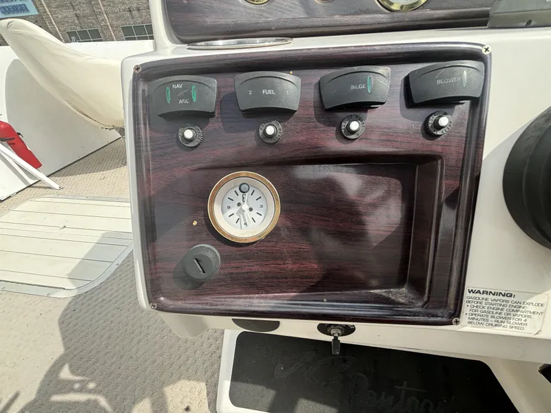 Slide: The Image of JC 266 i/o Classic w/ MerCrusier 5.0L - 240HP Engine and TN Trailer 2000 - 25