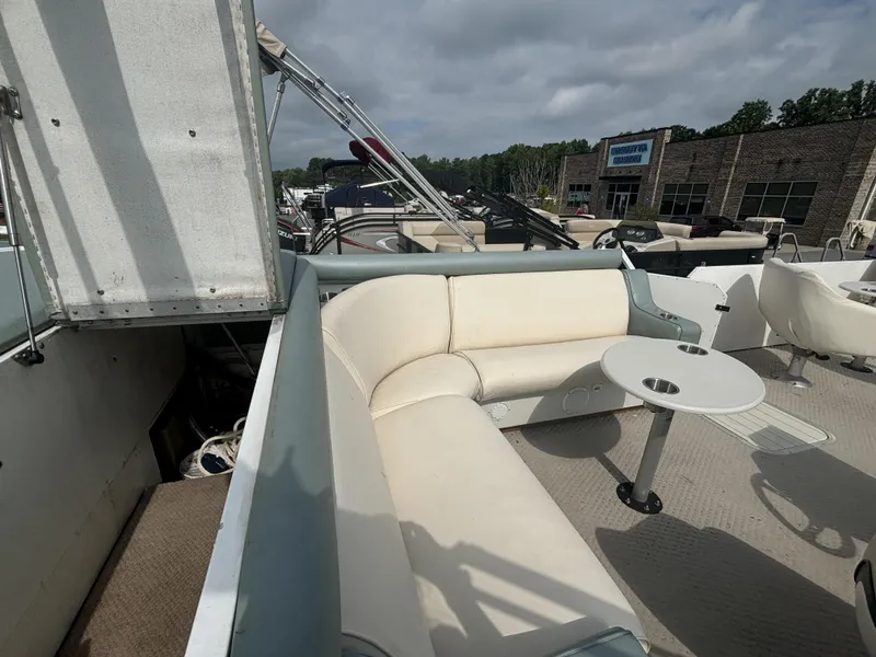 Slide: The Image of JC 266 i/o Classic w/ MerCrusier 5.0L - 240HP Engine and TN Trailer 2000 - 29