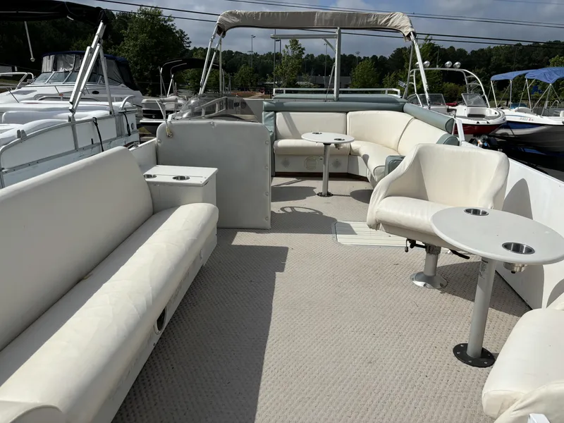 Slide: The Image of JC 266 i/o Classic w/ MerCrusier 5.0L - 240HP Engine and TN Trailer 2000 - 30