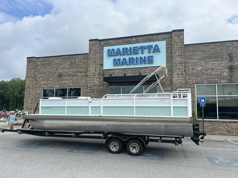 Slide: The Image of JC 266 i/o Classic w/ MerCrusier 5.0L - 240HP Engine and TN Trailer 2000 - 32