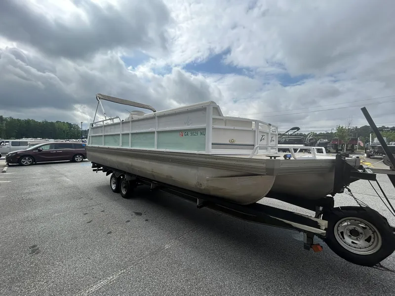 Slide: The Image of JC 266 i/o Classic w/ MerCrusier 5.0L - 240HP Engine and TN Trailer 2000 - 34