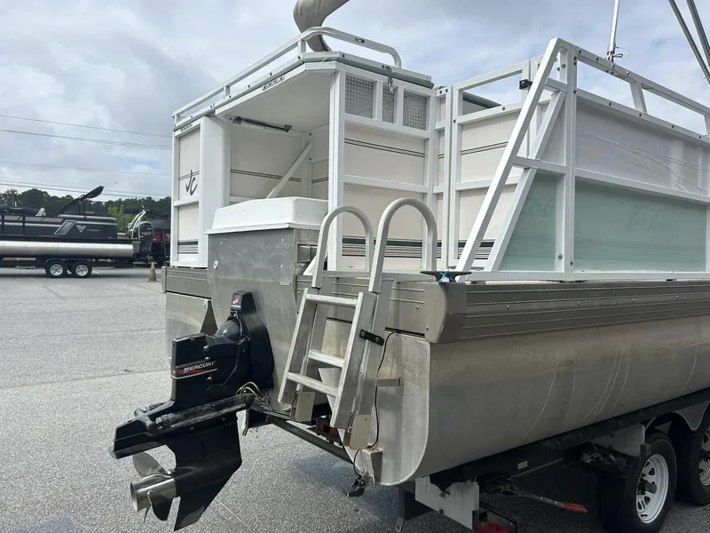 Slide: The Image of JC 266 i/o Classic w/ MerCrusier 5.0L - 240HP Engine and TN Trailer 2000 - 35