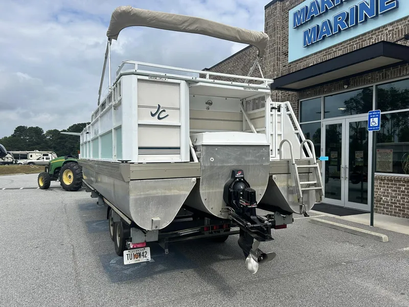 Slide: The Image of JC 266 i/o Classic w/ MerCrusier 5.0L - 240HP Engine and TN Trailer 2000 - 36