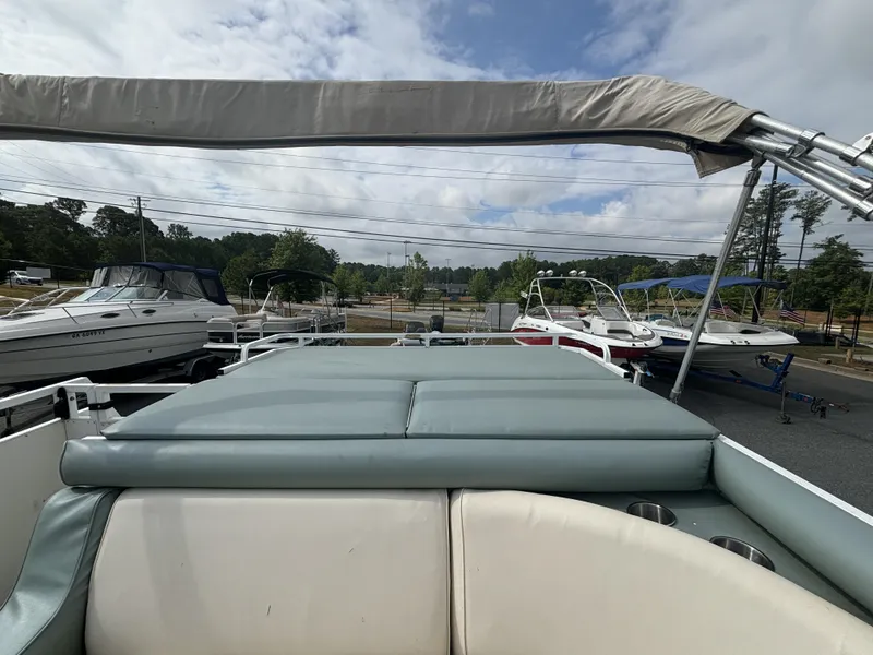 Slide: The Image of JC 266 i/o Classic w/ MerCrusier 5.0L - 240HP Engine and TN Trailer 2000 - 6