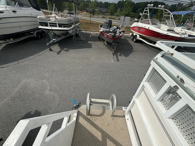 Slide: The Image of JC 266 i/o Classic w/ MerCrusier 5.0L - 240HP Engine and TN Trailer 2000 - 8