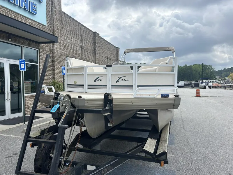 Slide: The Image of JC Manufacturing 266 i/o Classic w/ MerCrusier 5.0L - 240HP Engine and TN Trailer 2000 - 10