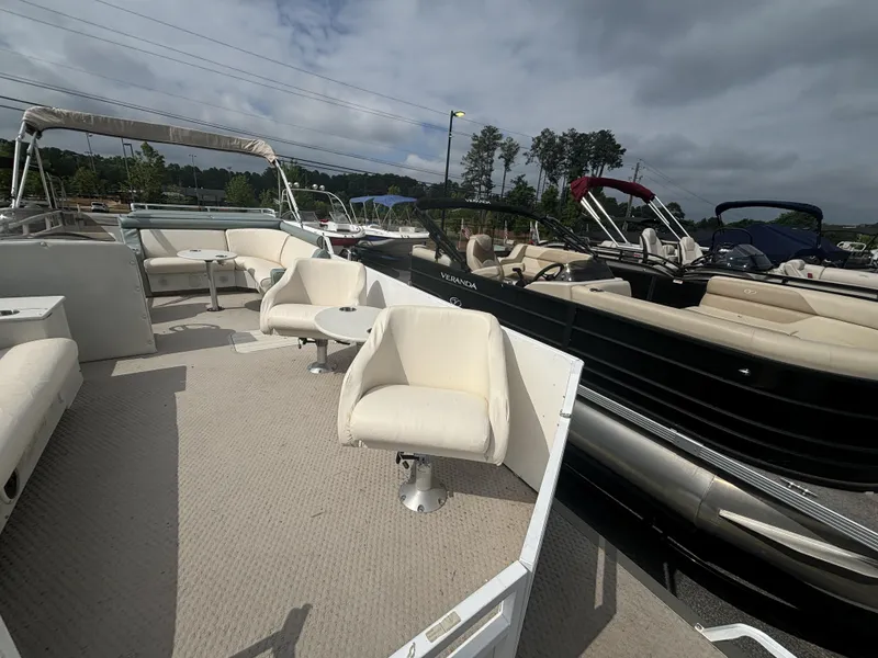 Slide: The Image of JC Manufacturing 266 i/o Classic w/ MerCrusier 5.0L - 240HP Engine and TN Trailer 2000 - 17