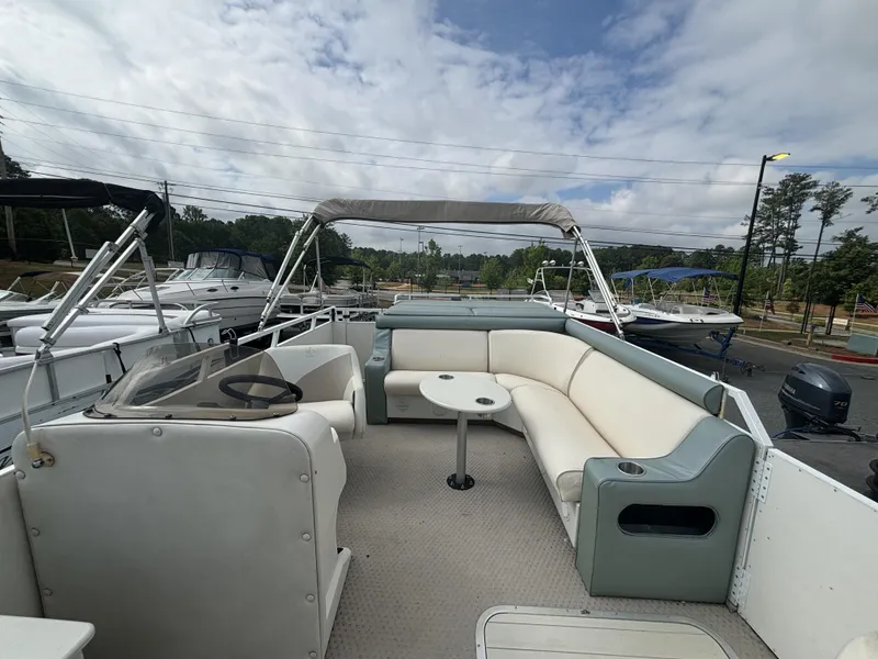 Slide: The Image of JC Manufacturing 266 i/o Classic w/ MerCrusier 5.0L - 240HP Engine and TN Trailer 2000 - 22