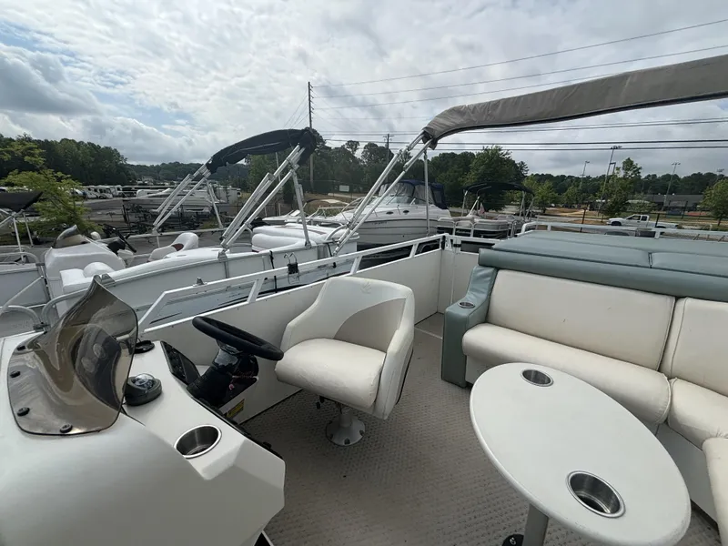 Slide: The Image of JC Manufacturing 266 i/o Classic w/ MerCrusier 5.0L - 240HP Engine and TN Trailer 2000 - 23