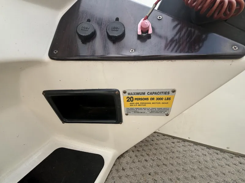 Slide: The Image of JC Manufacturing 266 i/o Classic w/ MerCrusier 5.0L - 240HP Engine and TN Trailer 2000 - 26